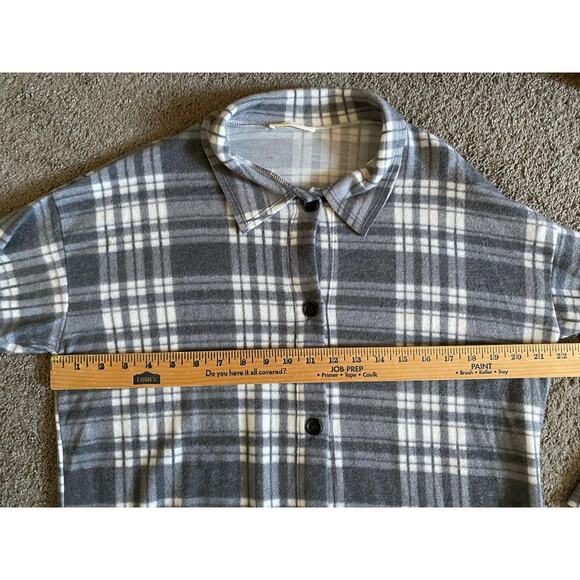 Reb in J Gray Plaid Button Up Collared Blouse- Size Medium - Picture 4 of 4